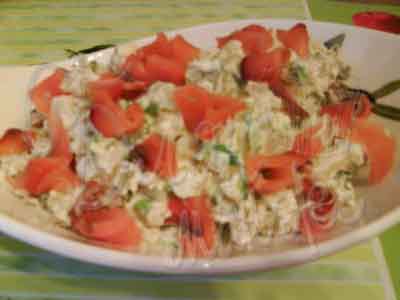 Картофельный салат с лососем и укропом