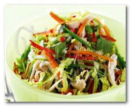Азиатский салат с капустой и курицей